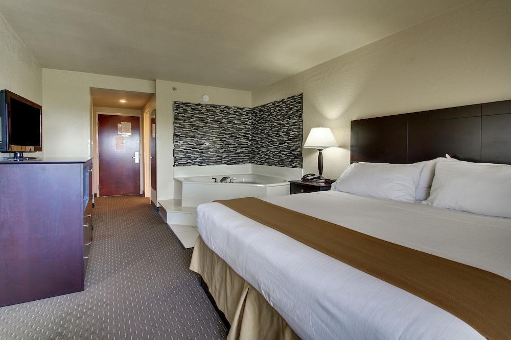 Comfort Inn & Suites Dahlonega University Area Exterior photo