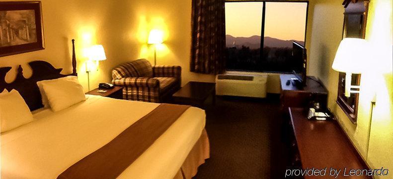 Comfort Inn & Suites Dahlonega University Area Exterior photo