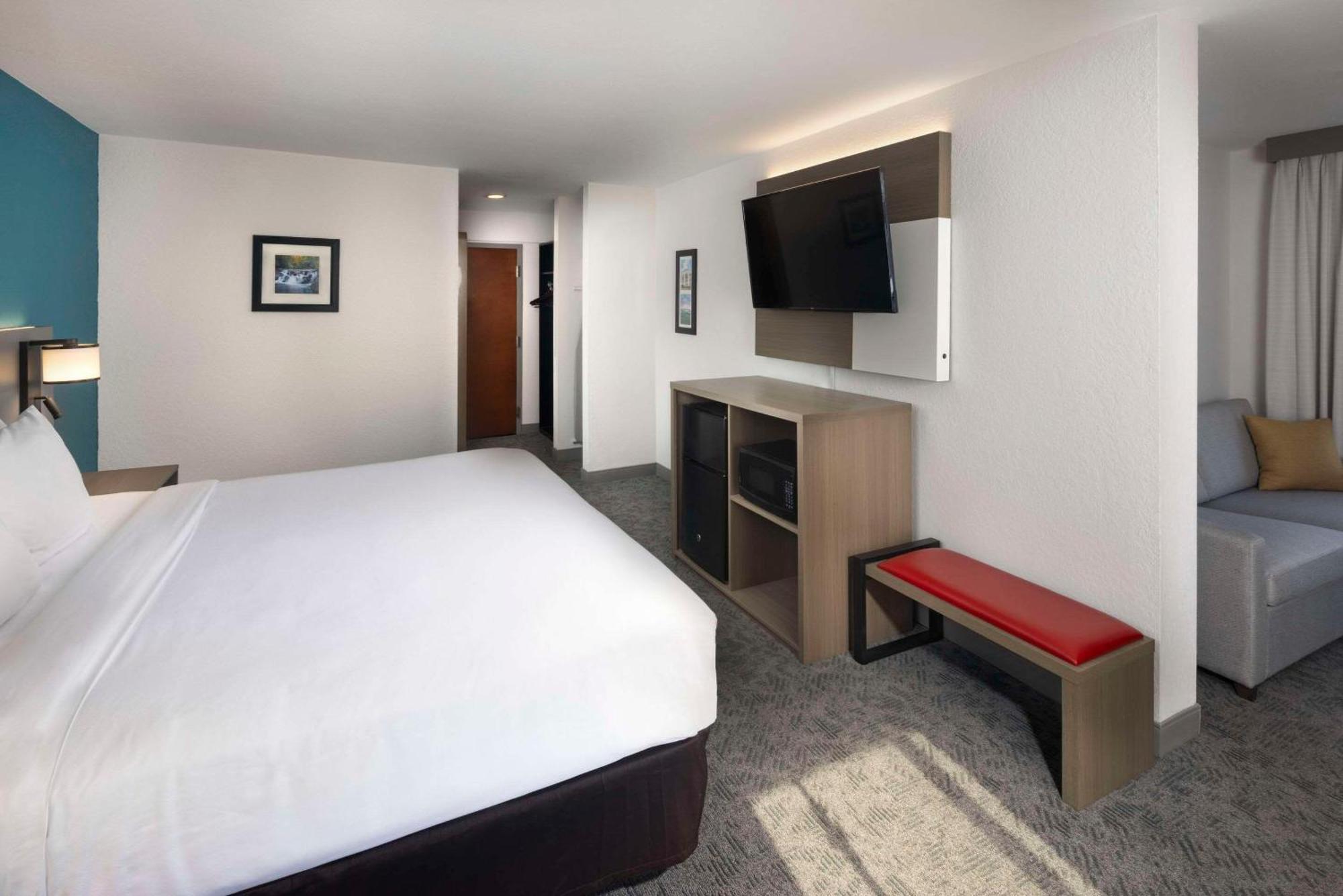 Comfort Inn & Suites Dahlonega University Area Exterior photo