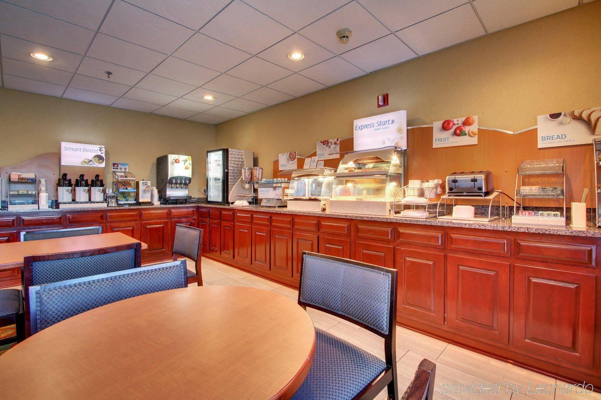 Comfort Inn & Suites Dahlonega University Area Exterior photo