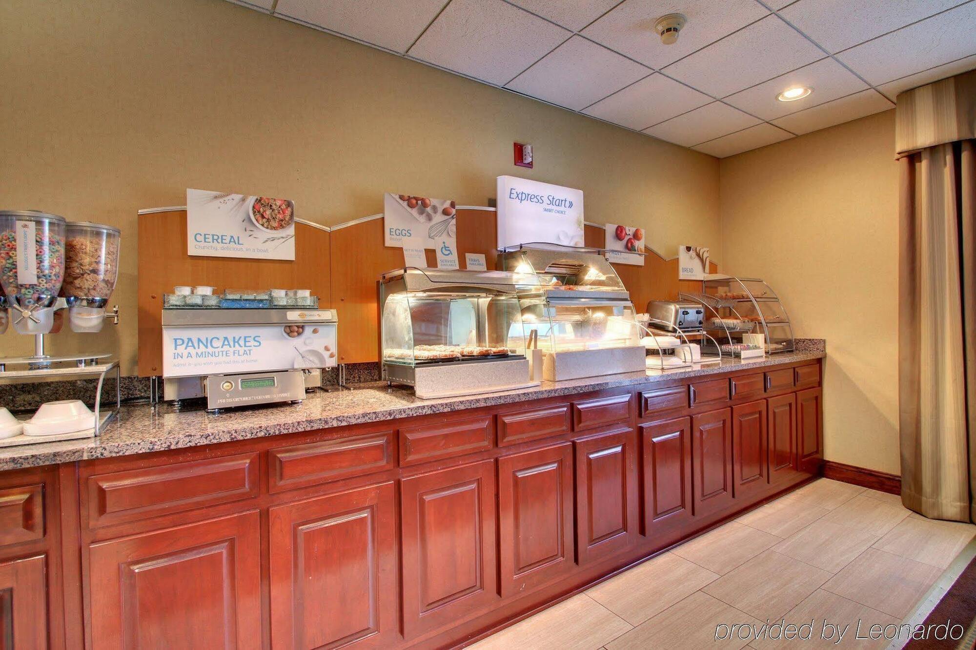 Comfort Inn & Suites Dahlonega University Area Exterior photo