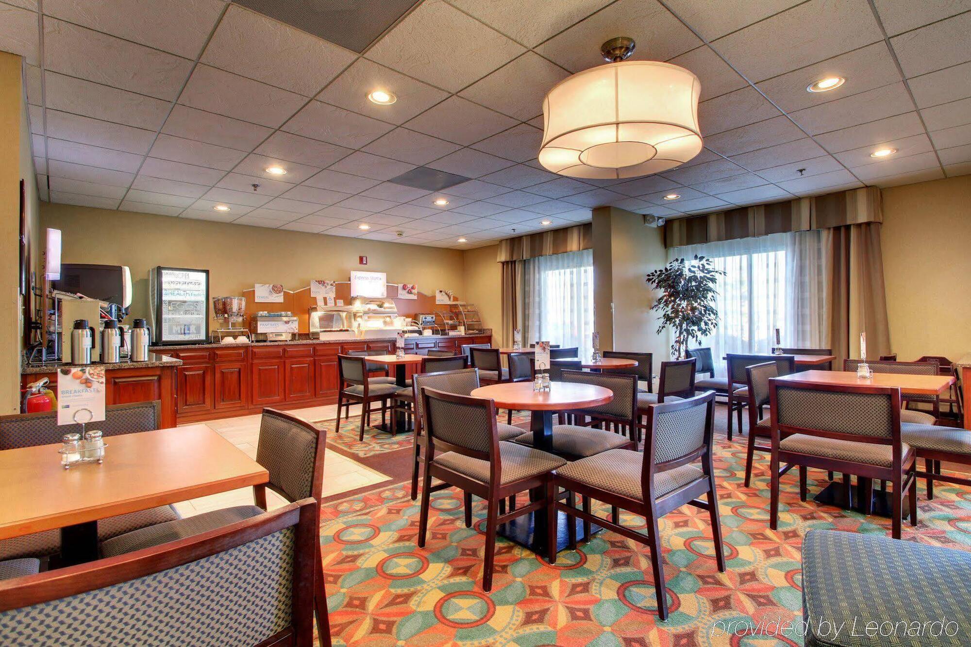 Comfort Inn & Suites Dahlonega University Area Exterior photo